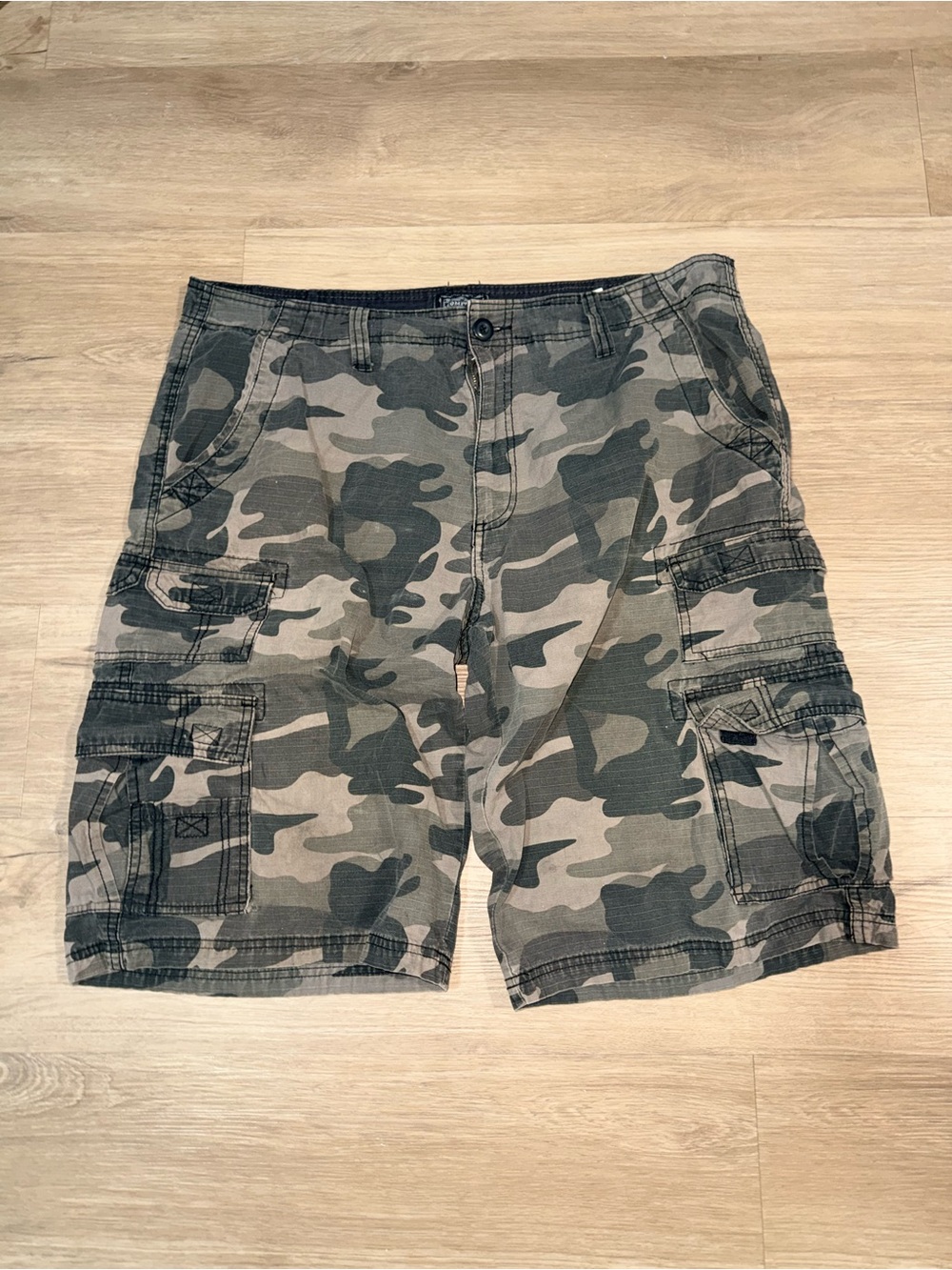 Men's Camouflage Cargo Shorts - Green & Gray